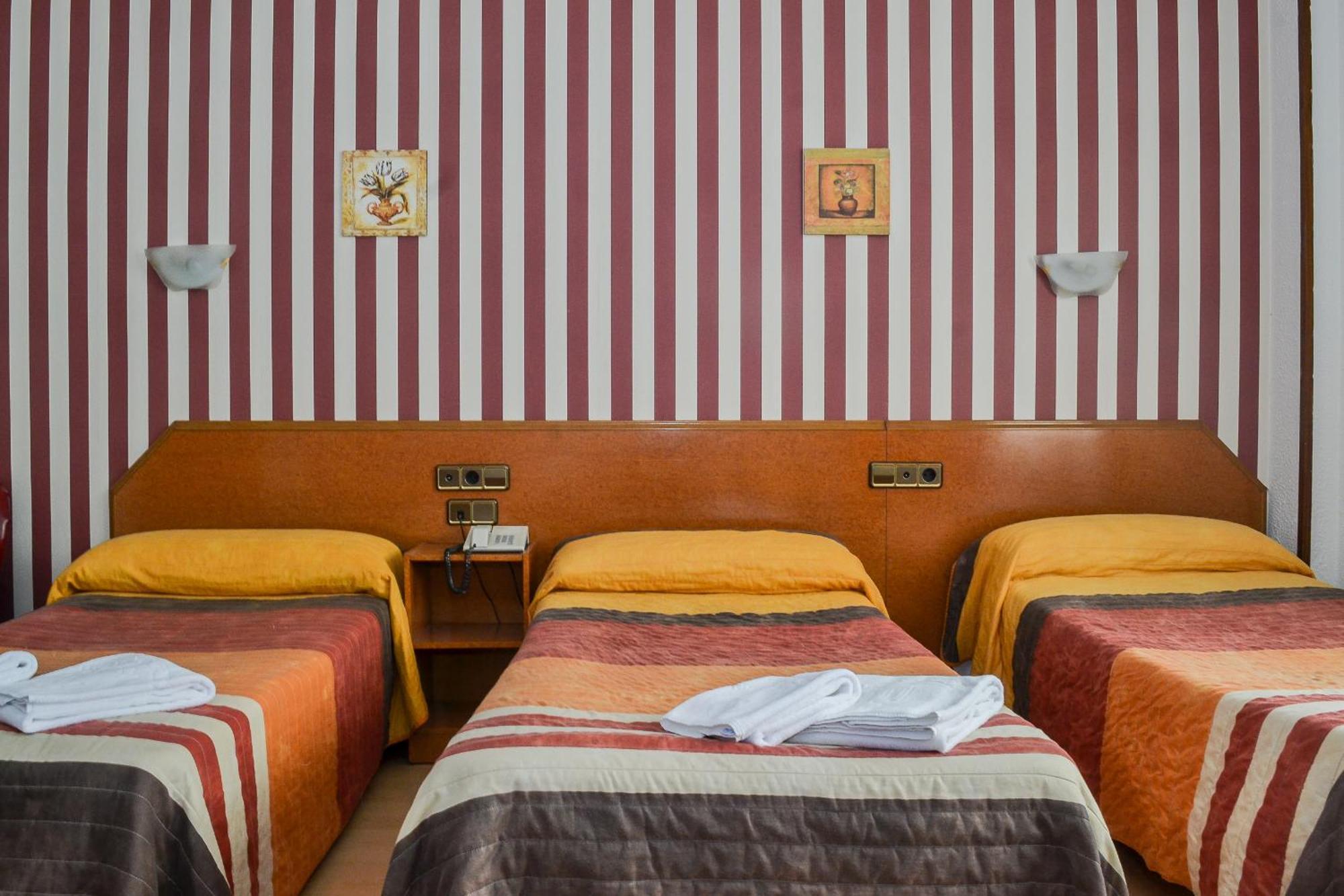Hostal Cataluna サラゴサ 部屋 写真