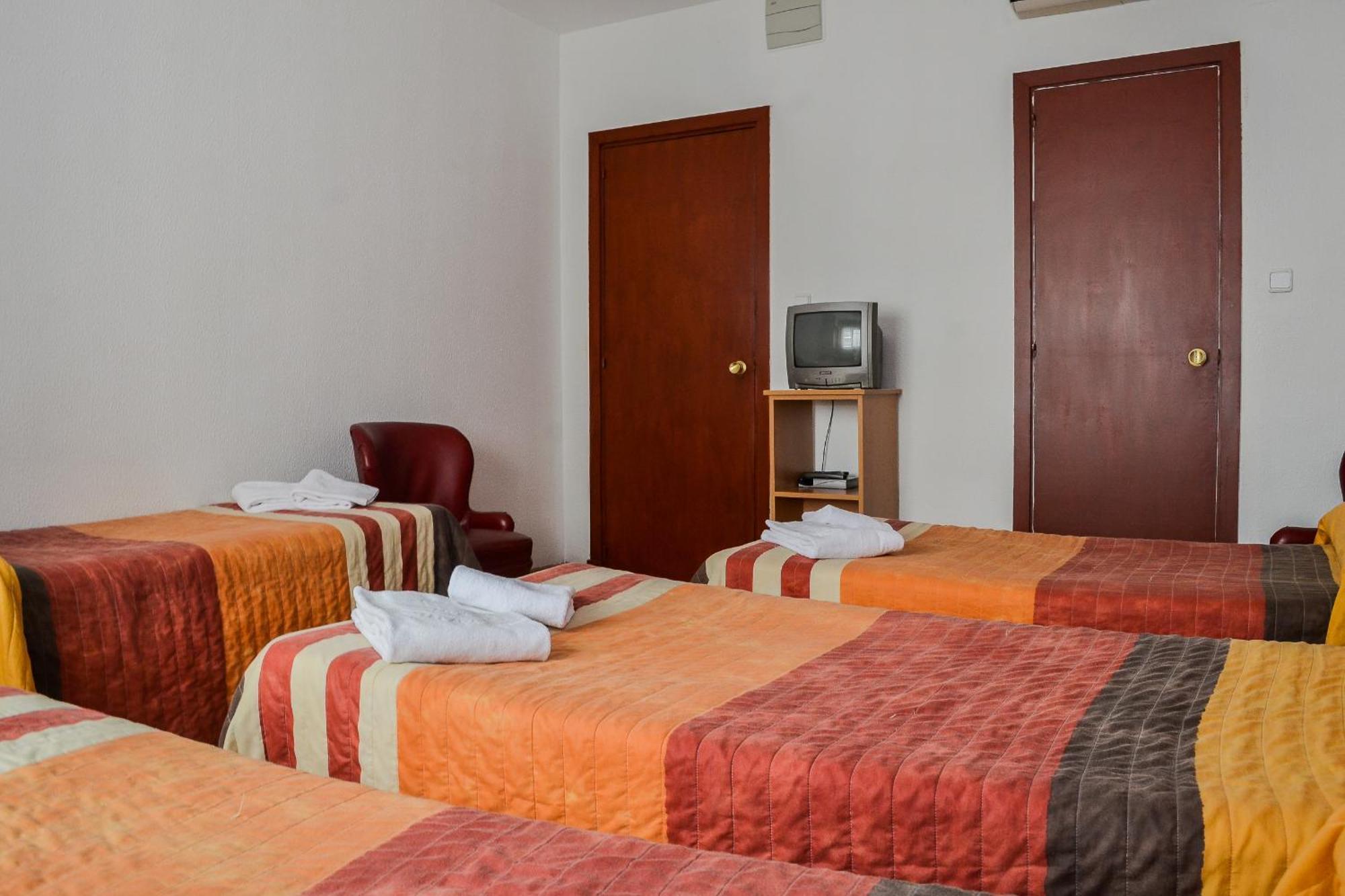 Hostal Cataluna サラゴサ 部屋 写真