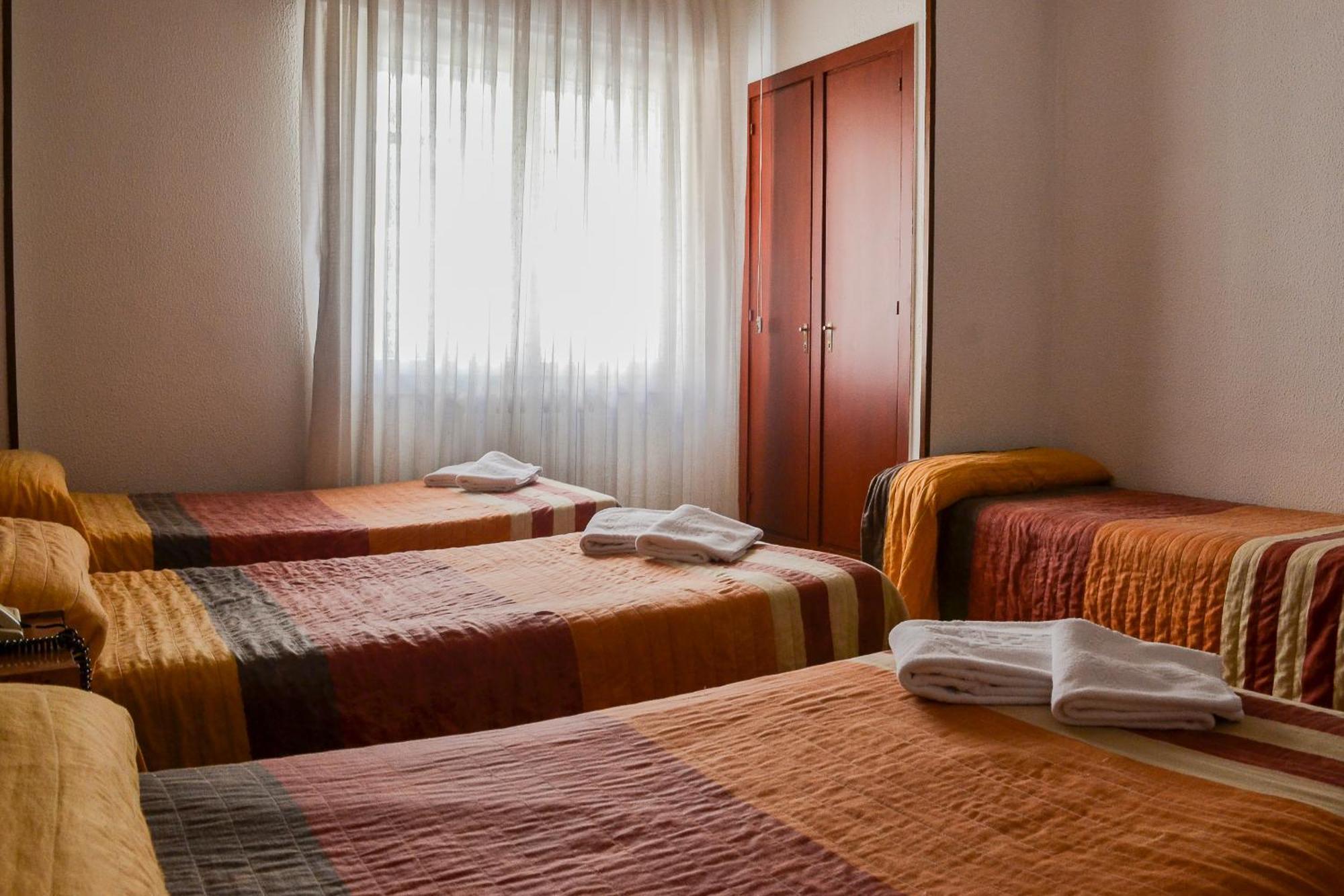 Hostal Cataluna サラゴサ 部屋 写真