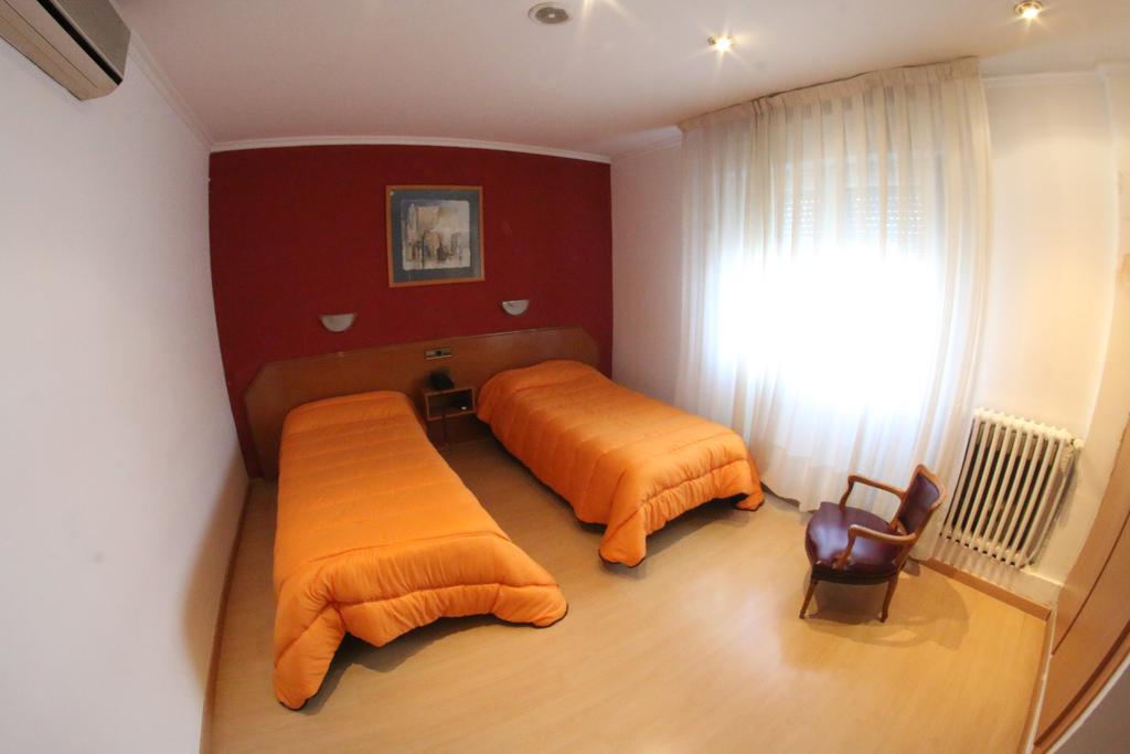 Hostal Cataluna サラゴサ エクステリア 写真