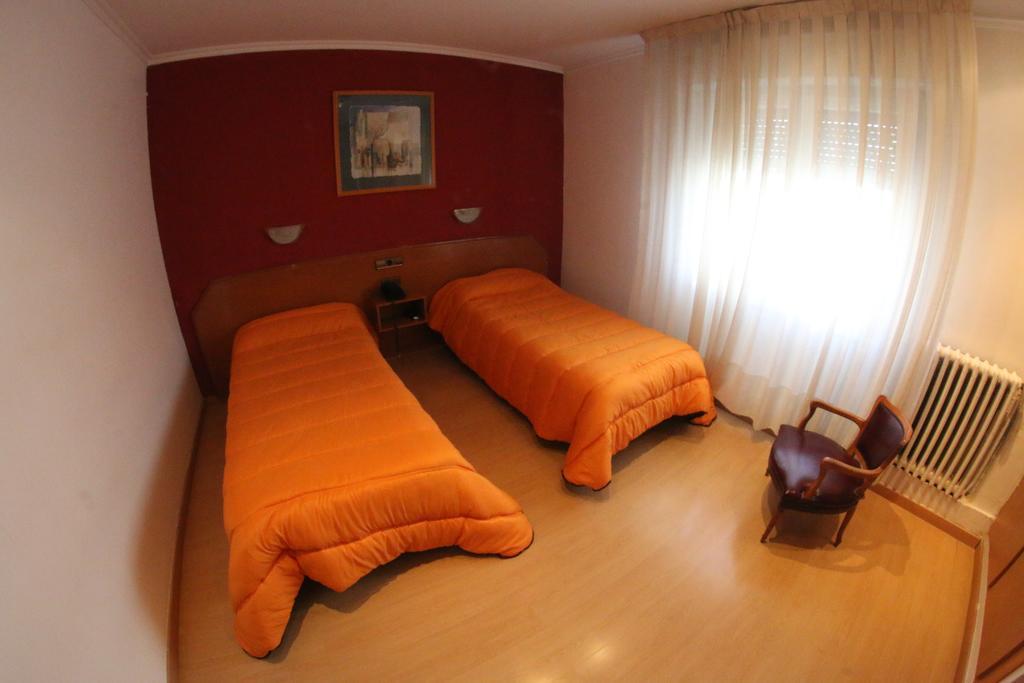 Hostal Cataluna サラゴサ エクステリア 写真