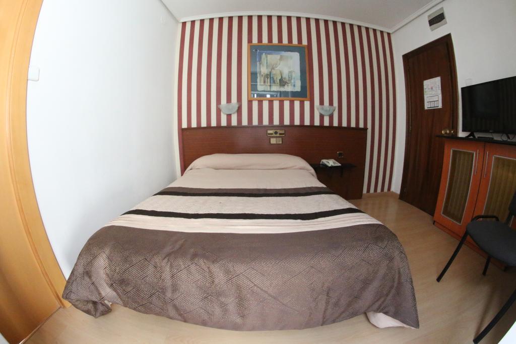 Hostal Cataluna サラゴサ エクステリア 写真